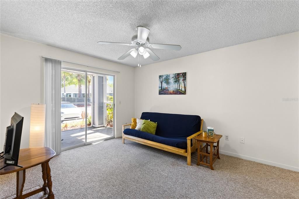 Active With Contract: $124,900 (1 beds, 1 baths, 701 Square Feet)
