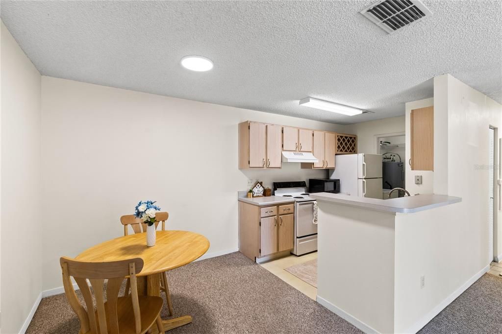 Active With Contract: $124,900 (1 beds, 1 baths, 701 Square Feet)