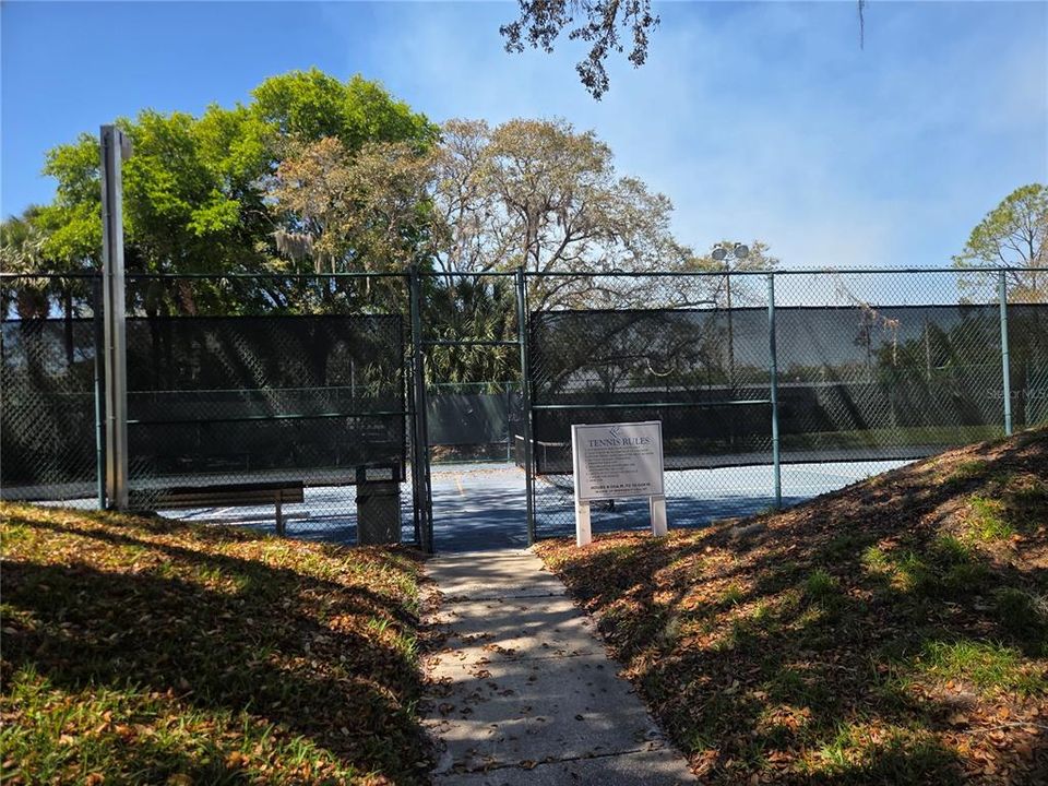 Active With Contract: $124,900 (1 beds, 1 baths, 701 Square Feet)