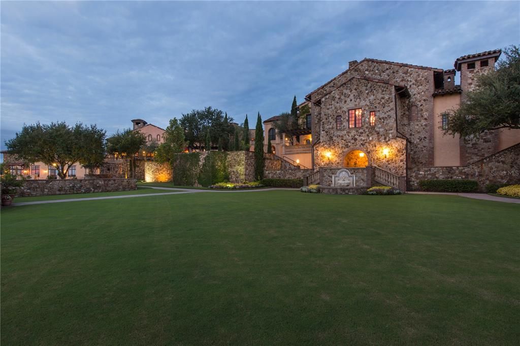 待售: $875,000 (2.03 acres)