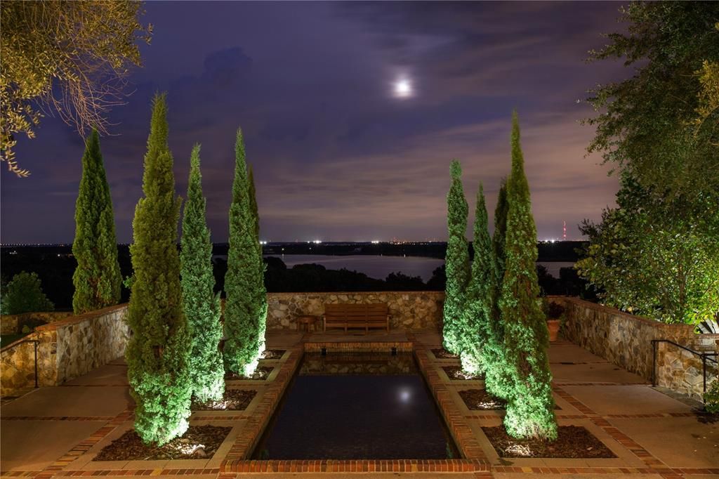 待售: $875,000 (2.03 acres)