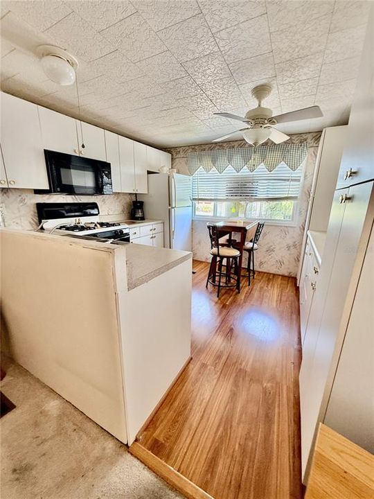 Active With Contract: $99,000 (2 beds, 1 baths, 852 Square Feet)