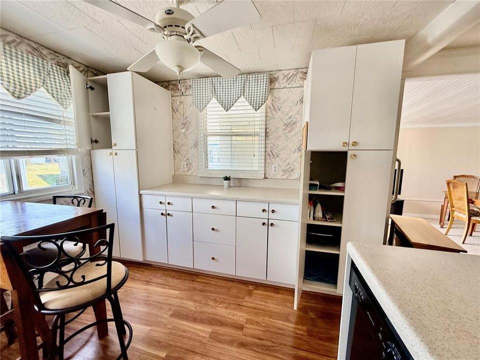 Active With Contract: $99,000 (2 beds, 1 baths, 852 Square Feet)