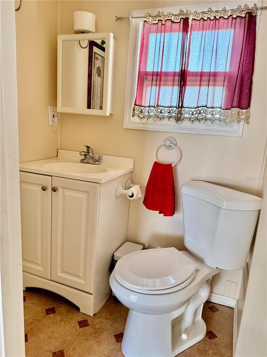 Active With Contract: $99,000 (2 beds, 1 baths, 852 Square Feet)