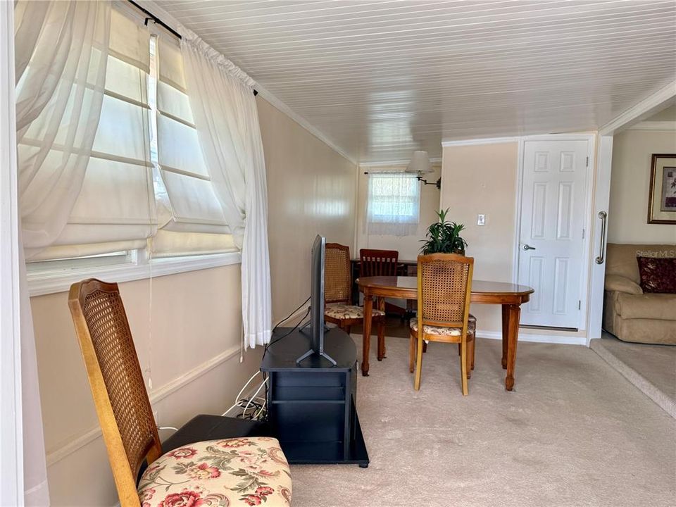 Active With Contract: $99,000 (2 beds, 1 baths, 852 Square Feet)