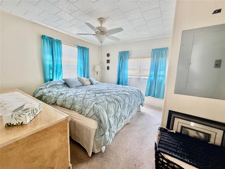 Active With Contract: $99,000 (2 beds, 1 baths, 852 Square Feet)