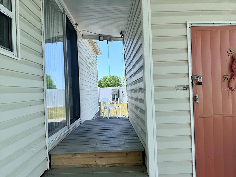 Active With Contract: $99,000 (2 beds, 1 baths, 852 Square Feet)
