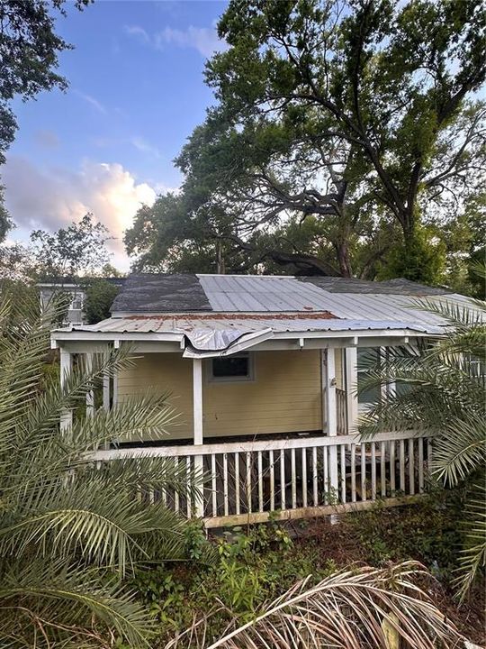 Active With Contract: $142,000 (2 beds, 1 baths, 837 Square Feet)