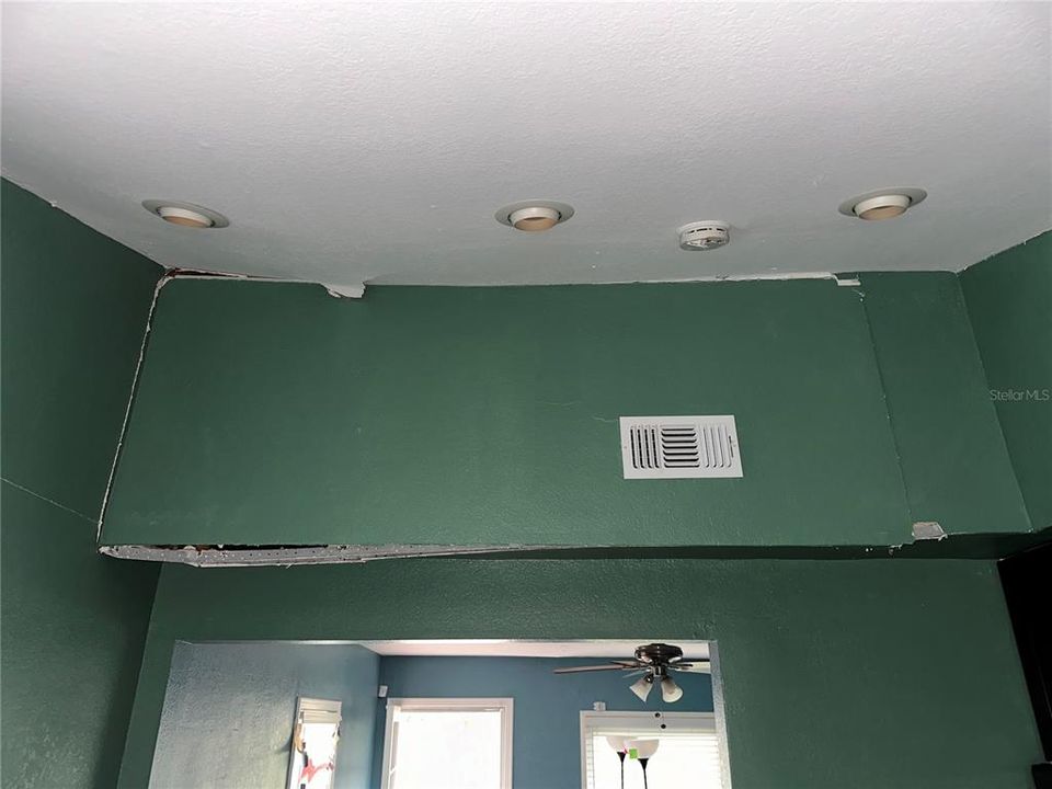 Active With Contract: $142,000 (2 beds, 1 baths, 837 Square Feet)