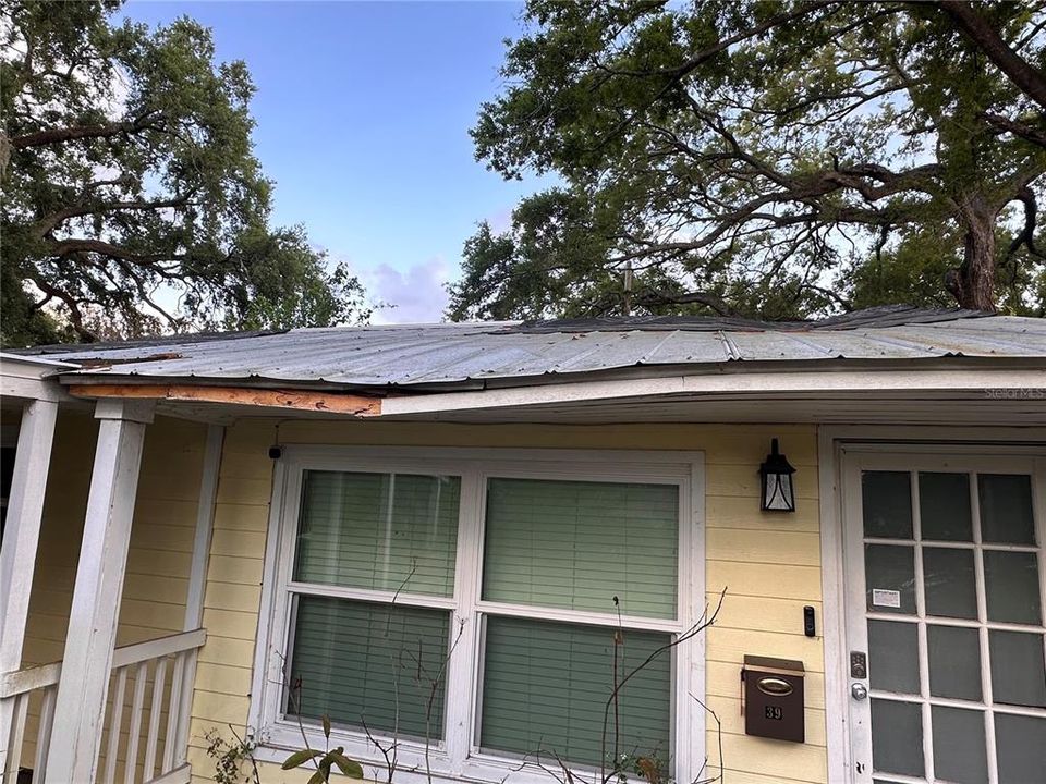 Active With Contract: $142,000 (2 beds, 1 baths, 837 Square Feet)