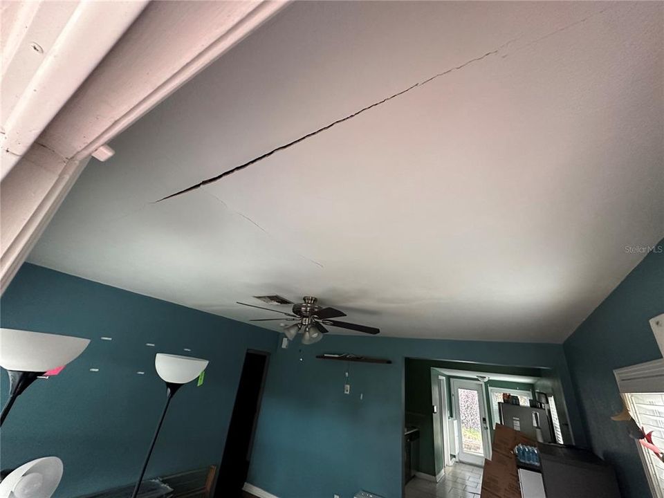 Active With Contract: $142,000 (2 beds, 1 baths, 837 Square Feet)
