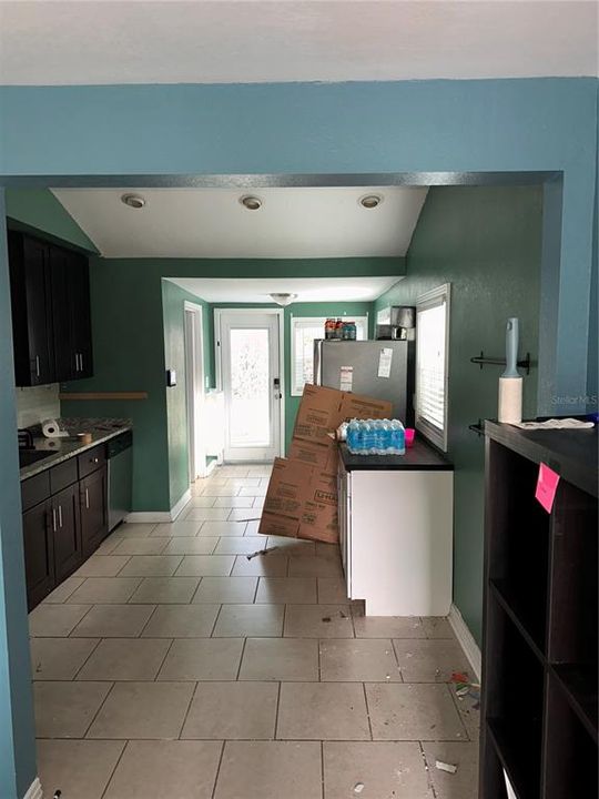 Active With Contract: $142,000 (2 beds, 1 baths, 837 Square Feet)