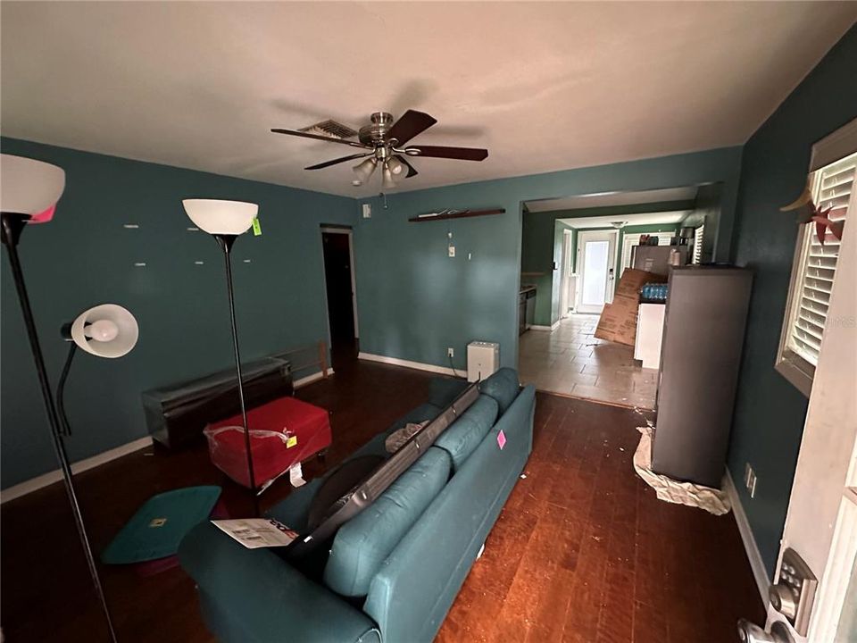 Active With Contract: $142,000 (2 beds, 1 baths, 837 Square Feet)