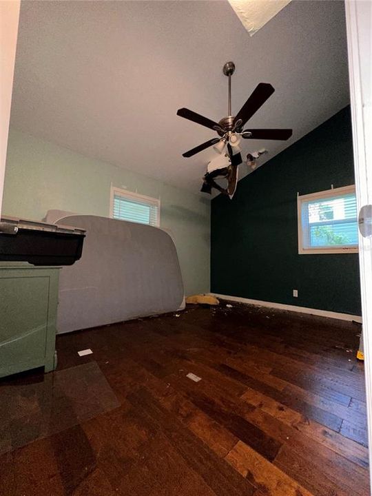 Active With Contract: $142,000 (2 beds, 1 baths, 837 Square Feet)