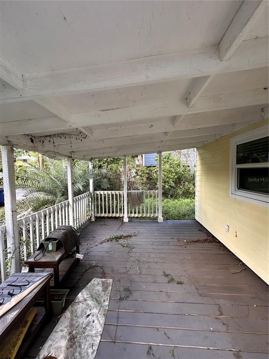 Active With Contract: $142,000 (2 beds, 1 baths, 837 Square Feet)