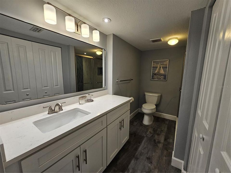 For Sale: $250,000 (1 beds, 1 baths, 1170 Square Feet)