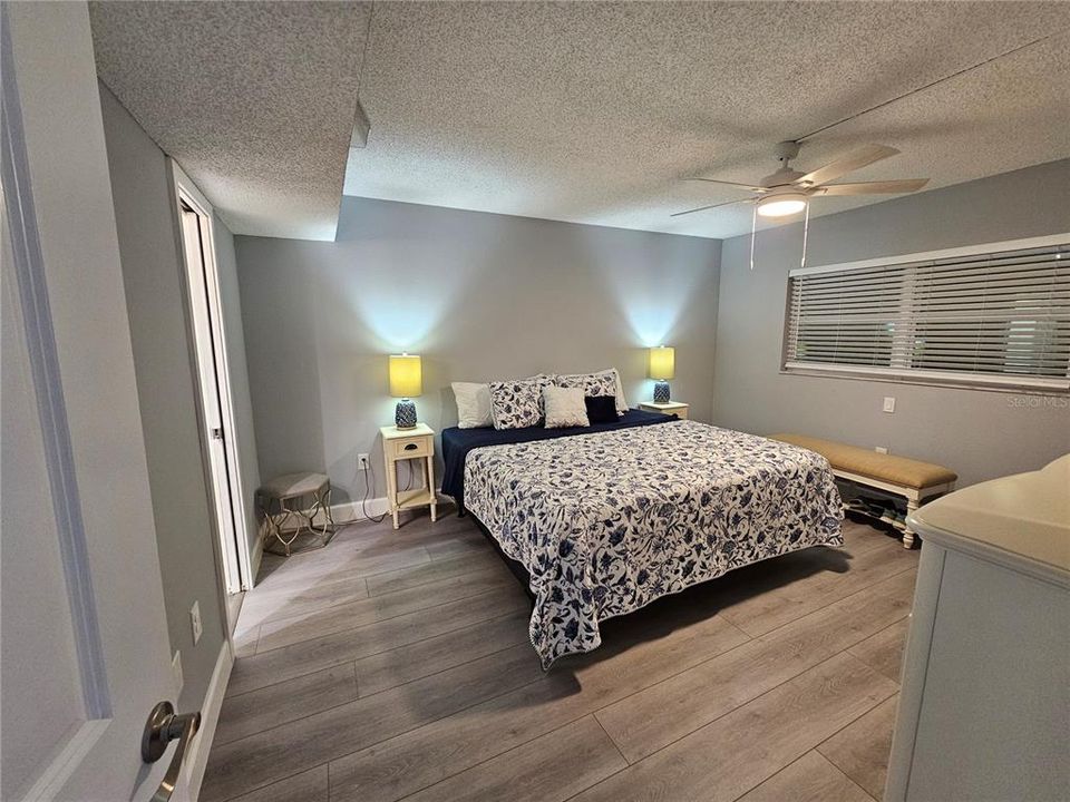 For Sale: $250,000 (1 beds, 1 baths, 1170 Square Feet)