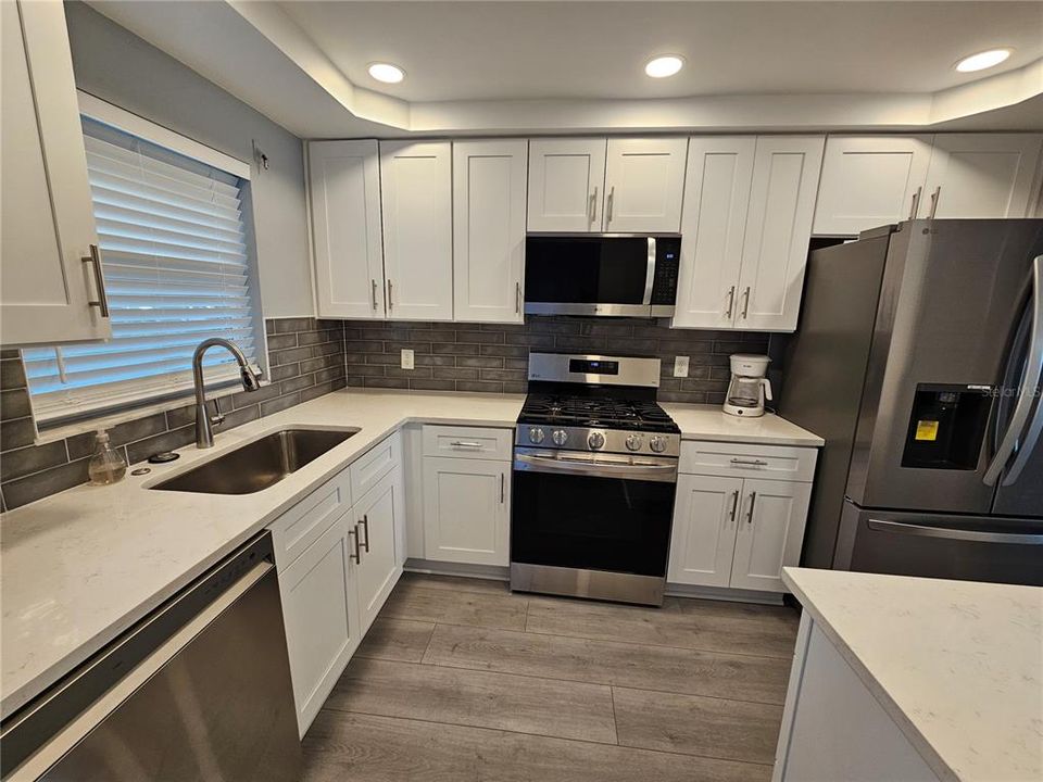 For Sale: $250,000 (1 beds, 1 baths, 1170 Square Feet)