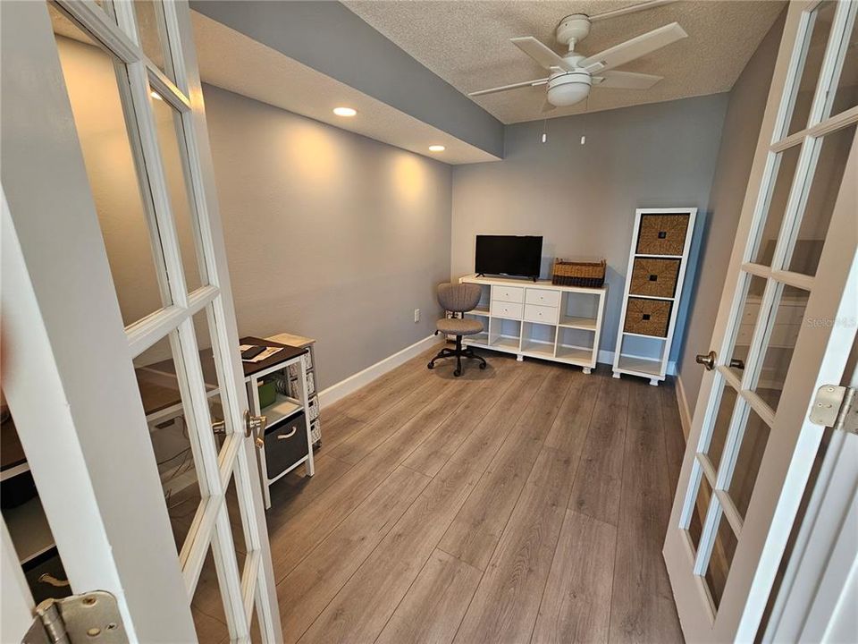 For Sale: $250,000 (1 beds, 1 baths, 1170 Square Feet)