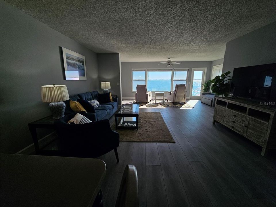 For Sale: $250,000 (1 beds, 1 baths, 1170 Square Feet)