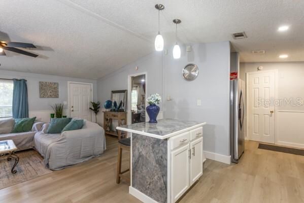 Active With Contract: $273,500 (2 beds, 2 baths, 960 Square Feet)