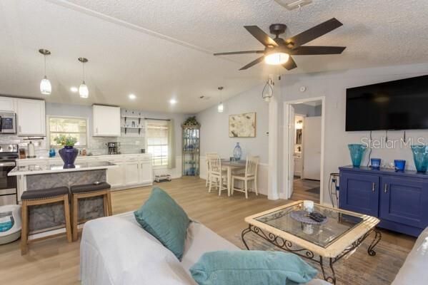 Active With Contract: $273,500 (2 beds, 2 baths, 960 Square Feet)
