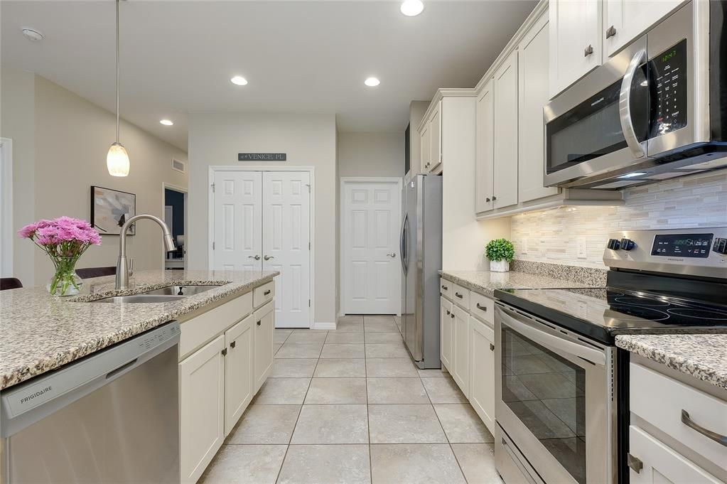 Active With Contract: $339,000 (2 beds, 2 baths, 1515 Square Feet)
