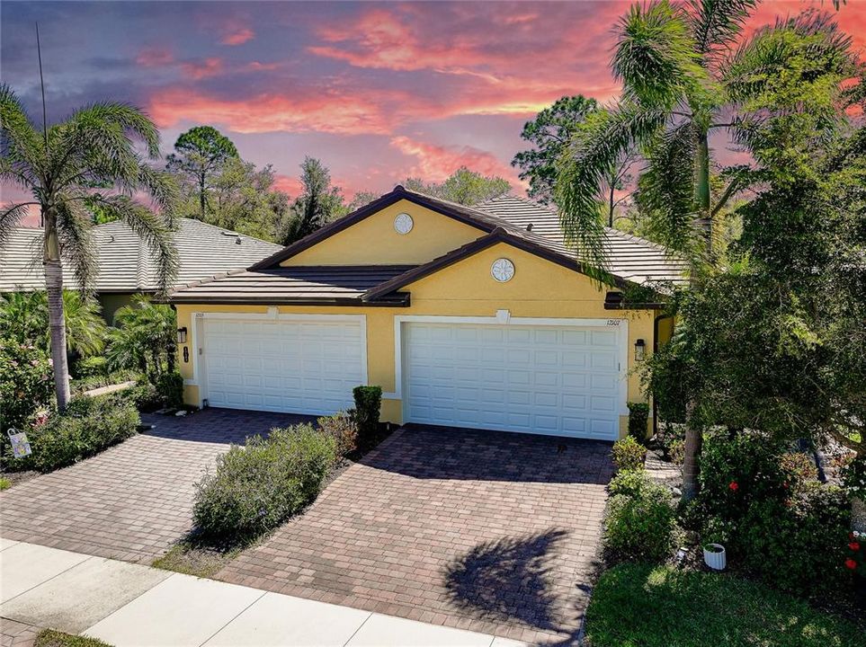 Active With Contract: $339,000 (2 beds, 2 baths, 1515 Square Feet)