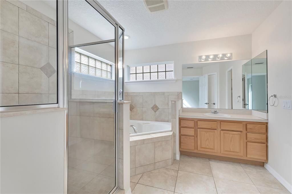 Под контрактом: $499,999 (3 спален, 3 ванн, 2687 Квадратных фут)