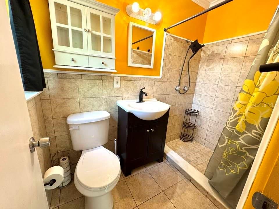 На продажу: $325,000 (4 спален, 2 ванн, 1712 Квадратных фут)