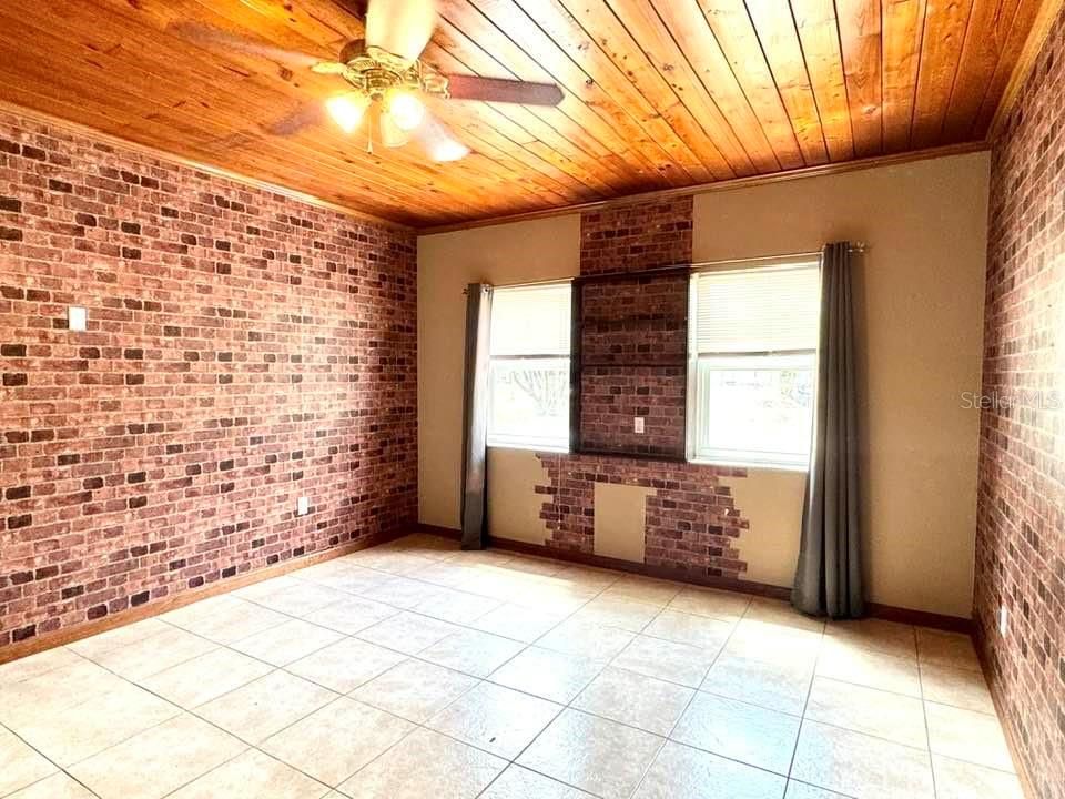 На продажу: $325,000 (4 спален, 2 ванн, 1712 Квадратных фут)