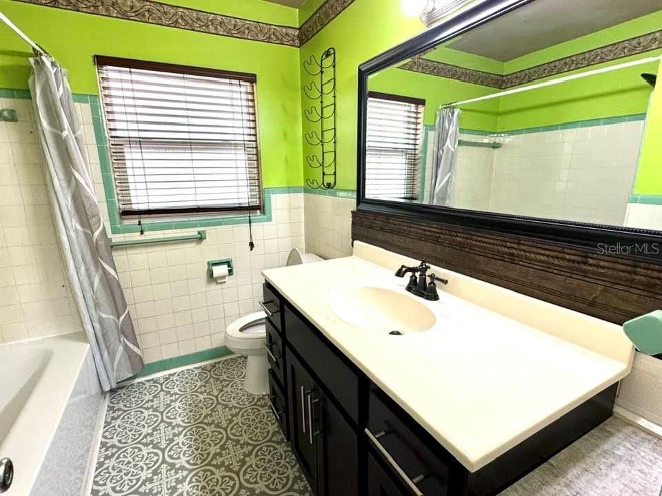 На продажу: $325,000 (4 спален, 2 ванн, 1712 Квадратных фут)