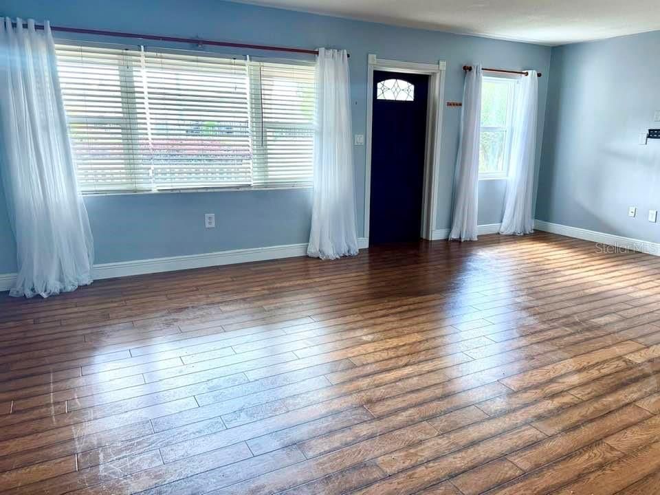 На продажу: $325,000 (4 спален, 2 ванн, 1712 Квадратных фут)