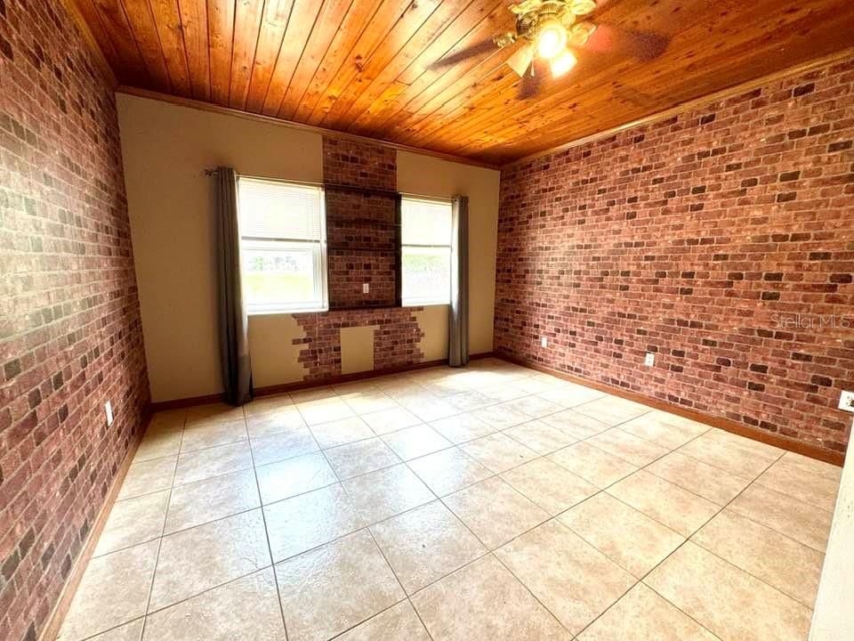 На продажу: $325,000 (4 спален, 2 ванн, 1712 Квадратных фут)