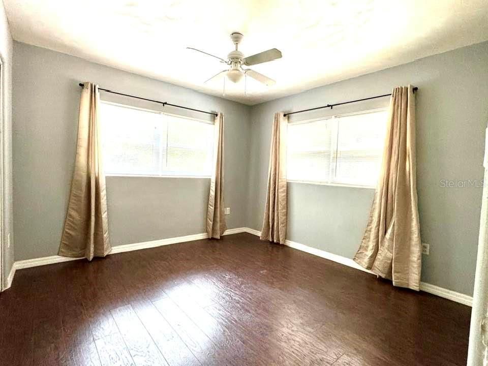 На продажу: $325,000 (4 спален, 2 ванн, 1712 Квадратных фут)