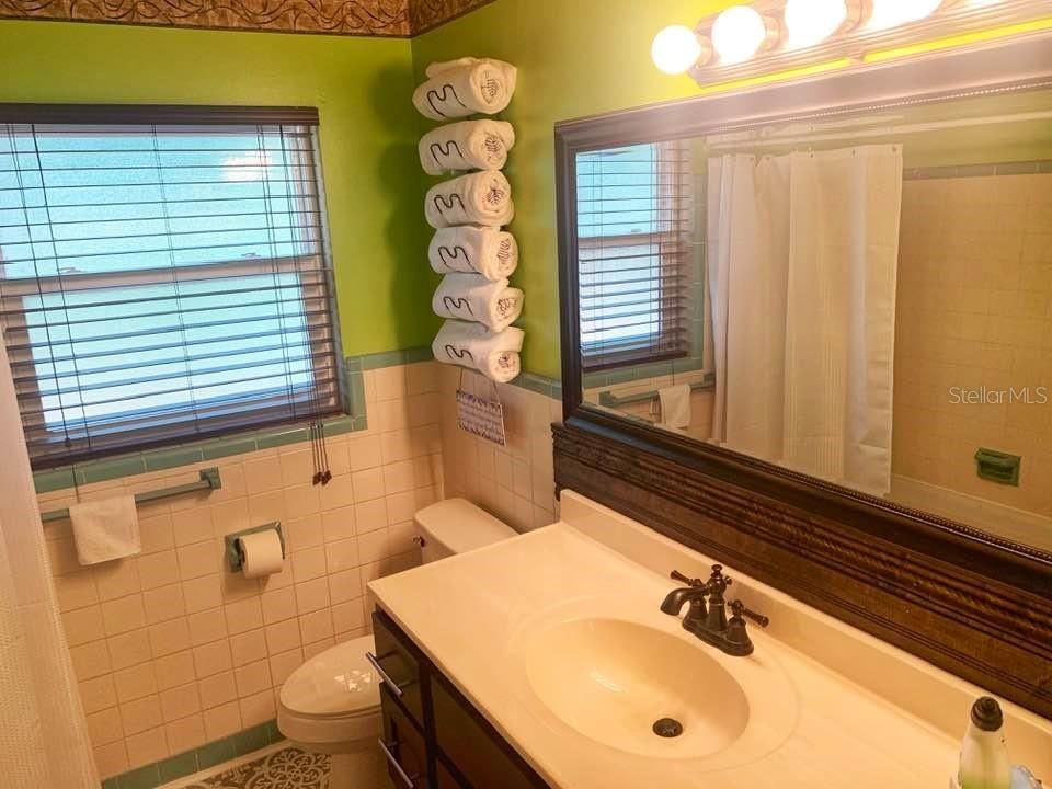 На продажу: $325,000 (4 спален, 2 ванн, 1712 Квадратных фут)