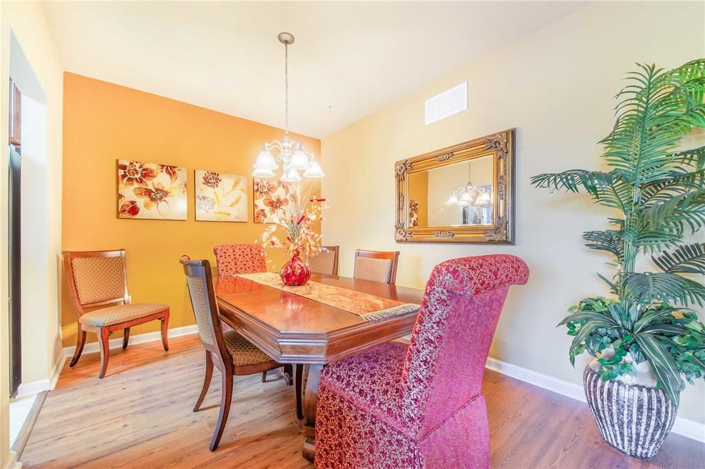 На продажу: $250,000 (2 спален, 2 ванн, 1435 Квадратных фут)