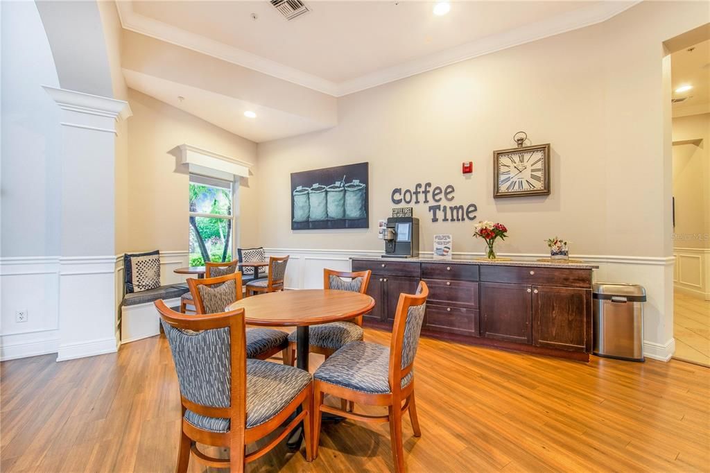 На продажу: $250,000 (2 спален, 2 ванн, 1435 Квадратных фут)