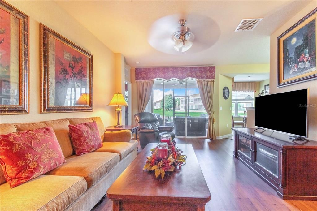 На продажу: $250,000 (2 спален, 2 ванн, 1435 Квадратных фут)