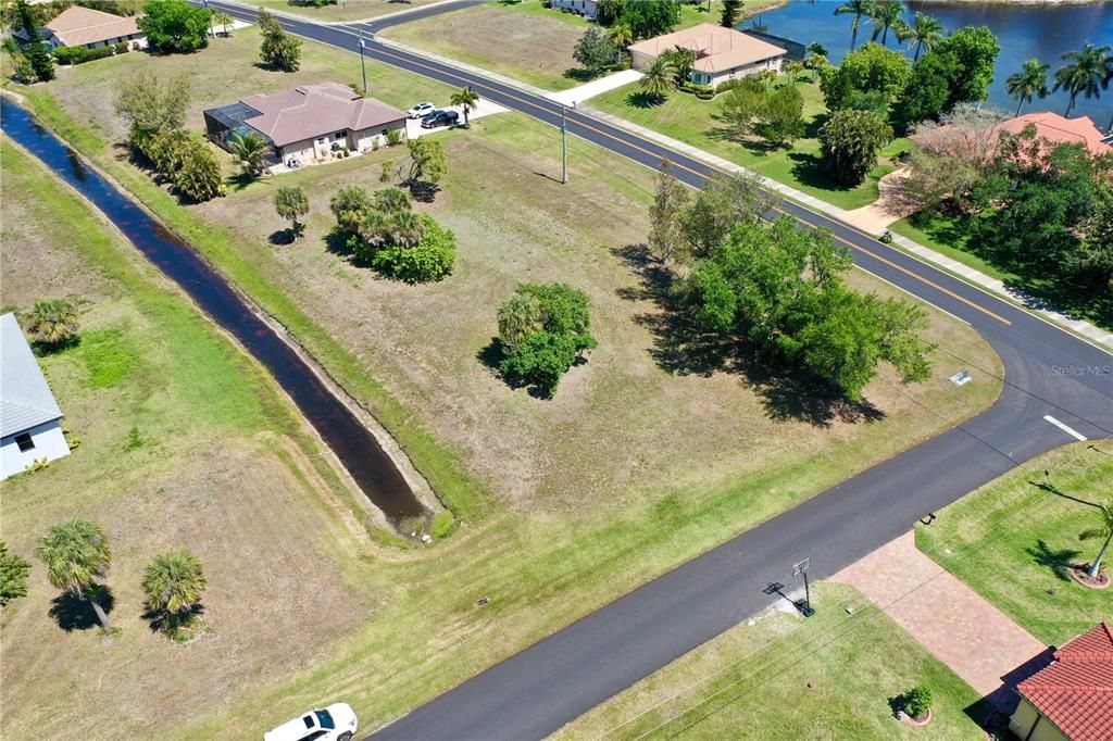 На продажу: $47,000 (0.23 acres)