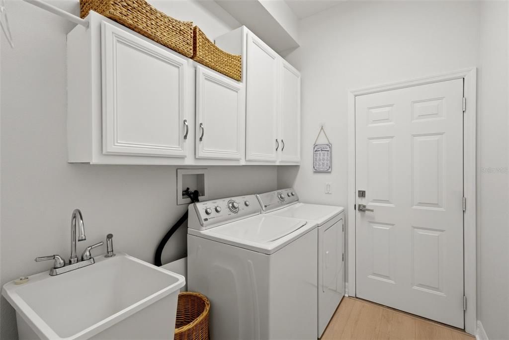 Active With Contract: $675,000 (5 beds, 3 baths, 2594 Square Feet)