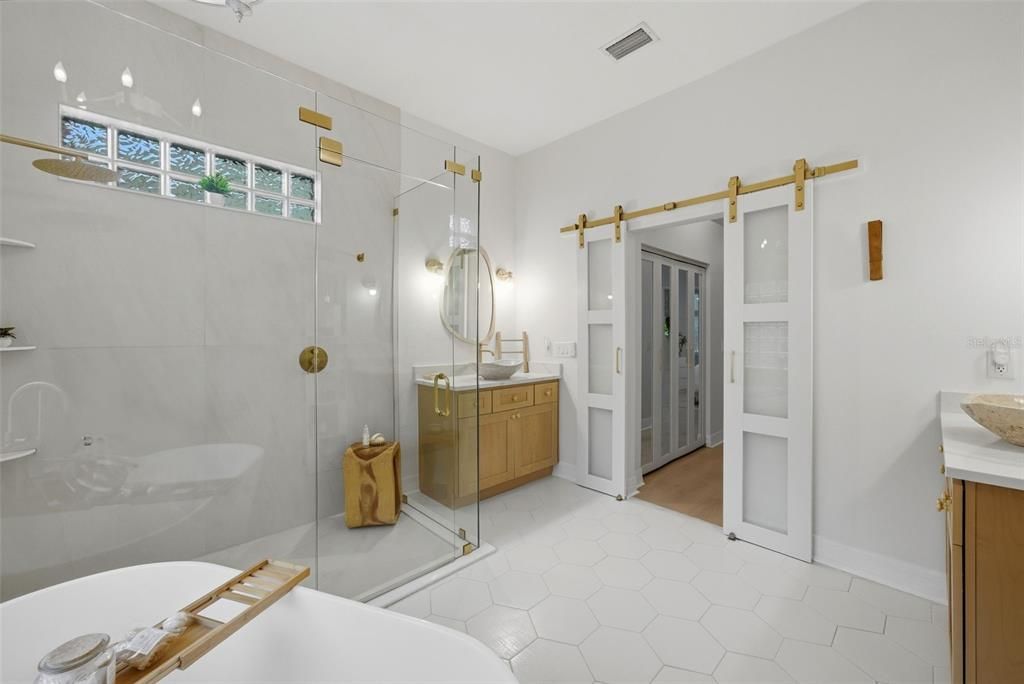 Active With Contract: $675,000 (5 beds, 3 baths, 2594 Square Feet)