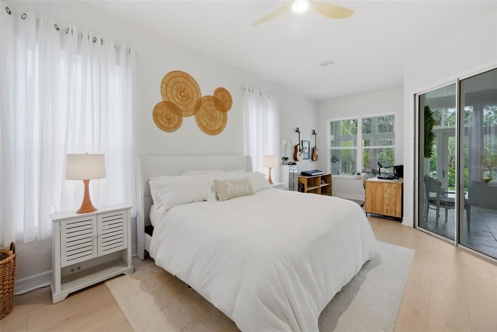 Active With Contract: $675,000 (5 beds, 3 baths, 2594 Square Feet)