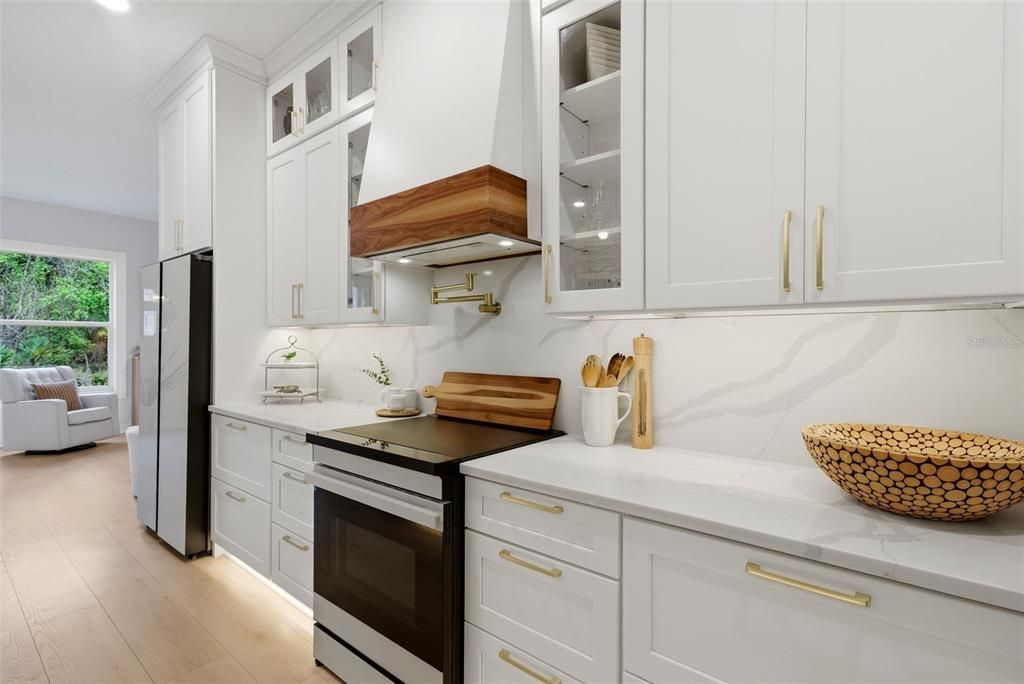 Active With Contract: $675,000 (5 beds, 3 baths, 2594 Square Feet)