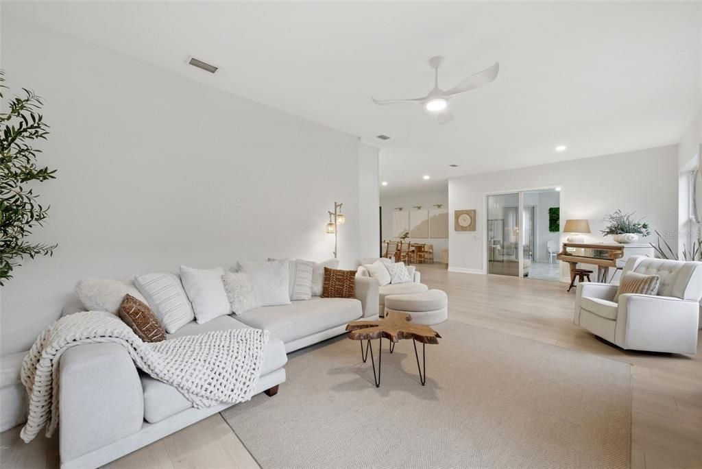 Active With Contract: $675,000 (5 beds, 3 baths, 2594 Square Feet)