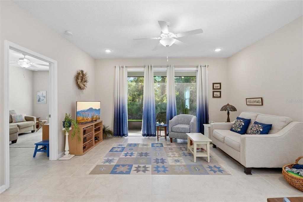 На продажу: $319,700 (3 спален, 2 ванн, 1397 Квадратных фут)