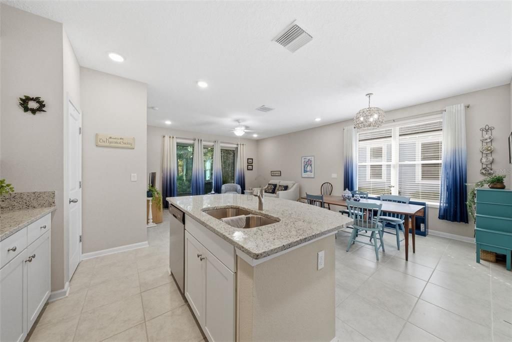 На продажу: $319,700 (3 спален, 2 ванн, 1397 Квадратных фут)