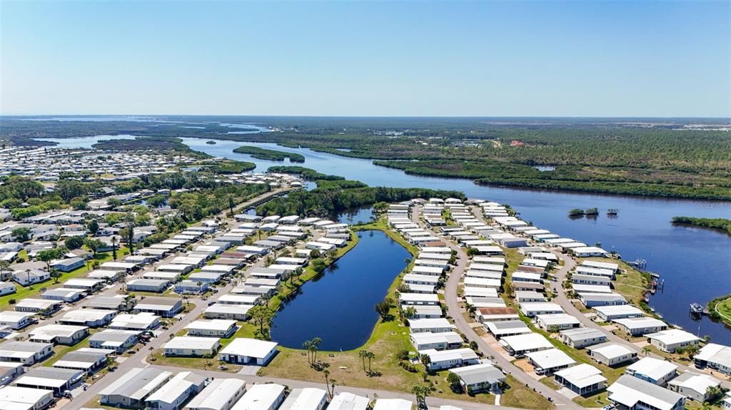 На продажу: $127,500 (2 спален, 2 ванн, 1055 Квадратных фут)