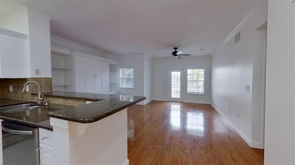 For Sale: $335,000 (1 beds, 1 baths, 830 Square Feet)