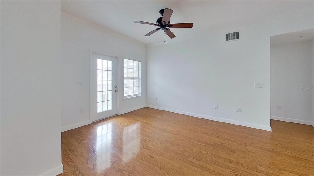 For Sale: $335,000 (1 beds, 1 baths, 830 Square Feet)